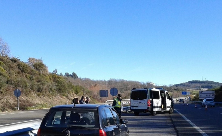 Interceptan a una conductora ebria tras circular 14 kilómetros en sentido contrario en la A-52
