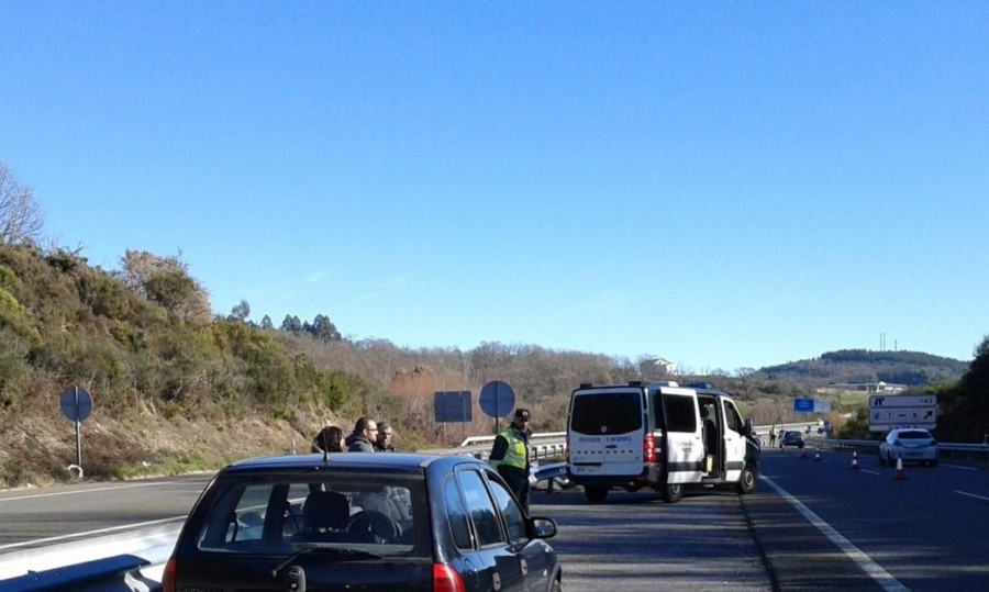 Interceptan a una conductora ebria tras circular 14 kilómetros en sentido contrario en la A-52