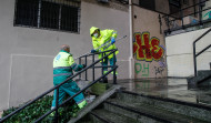 El servicio de limpieza municipal elimina una media de 30 pintadas al día de las calles de A Coruña