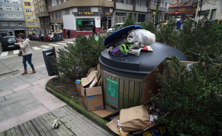 La recogida de desperdicios todavía no se ha normalizado en A Coruña