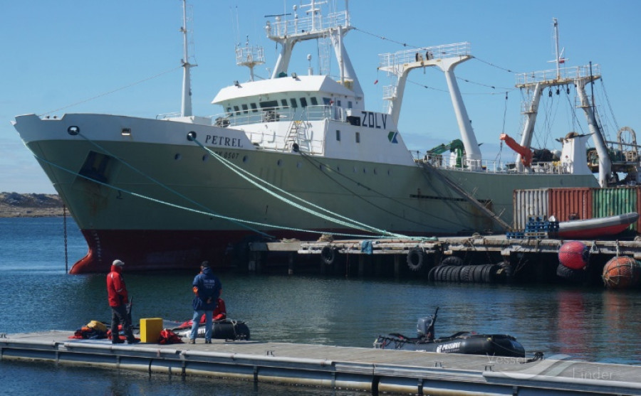 Muere un marinero de 31 años de Ribeira a bordo de un pesquero frente a las costas de Brasil