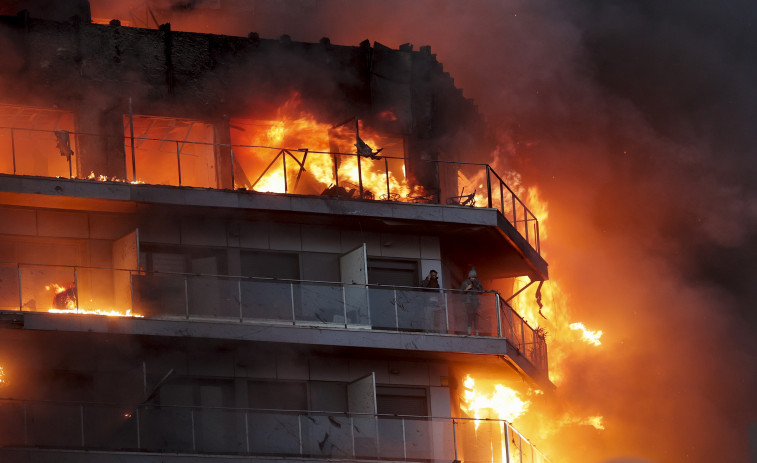 Edificios de A Coruña tienen los mismos paneles que el inmueble incendiado en Valencia