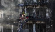 Angustia y un resquicio de esperanza, el trauma de las familias de los desaparecidos en el incendio de Valencia