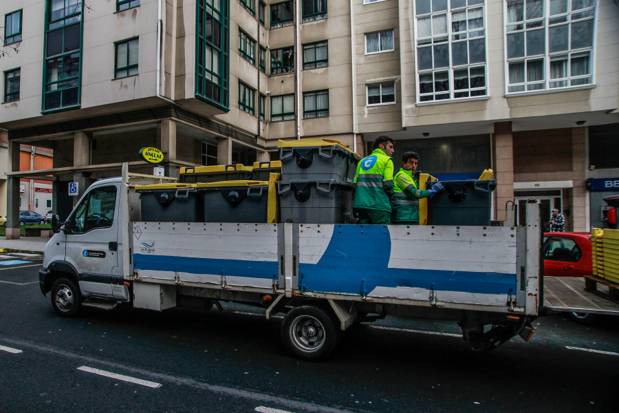 Orinar o escupir en vía pública: 186 expedientes en 2023 por infringir la normativa de limpieza viaria en A Coruña