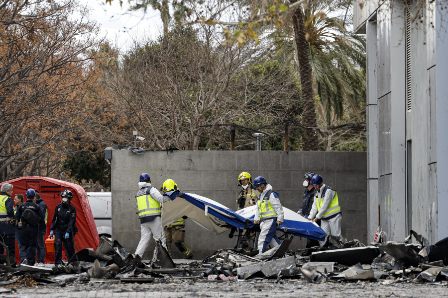 Empiezan las identificaciones y autopsias de los 10 cadáveres hallados en el edificio incendiado de Valencia