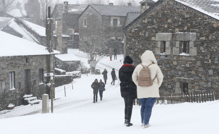 Recatados diez excursionistas atrapados en la nieve tras perderse en Cervantes