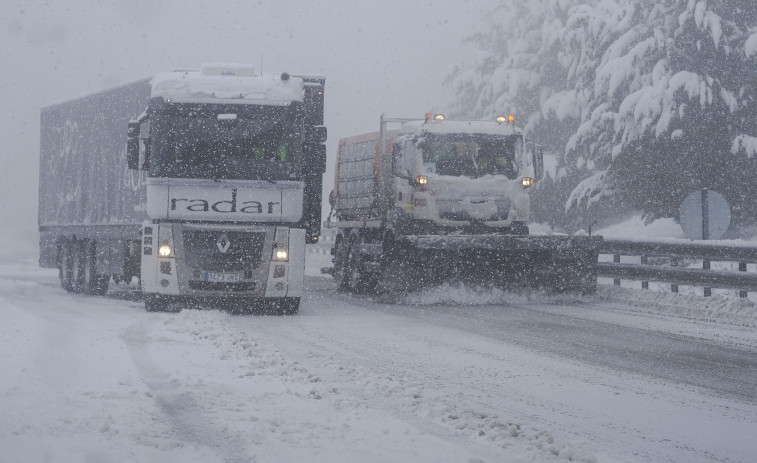La nieve y la lluvia dificultan la circulación en Galicia, sobre todo en Pedrafita