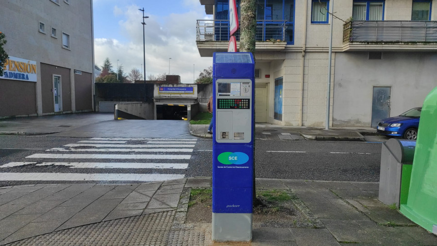 La zona azul de los barrios de Santa Marta y Pontepedriña ya es una realidad