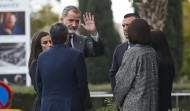 Los Reyes se reúnen con vecinos afectados por el incendio en Valencia