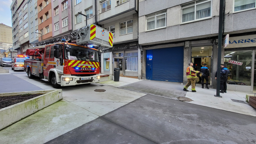 Un fallo en un cuadro eléctrico provoca un incendio en un piso de Ramón Cabanillas