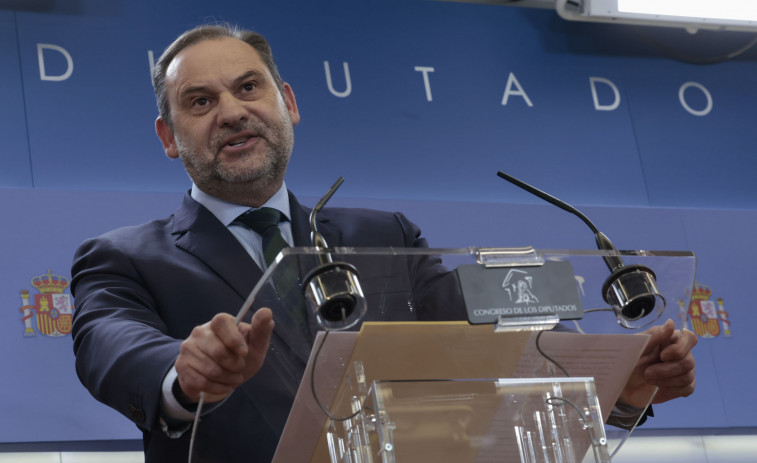 Ábalos mantiene el pulso al PSOE y se marcha al Grupo Mixto