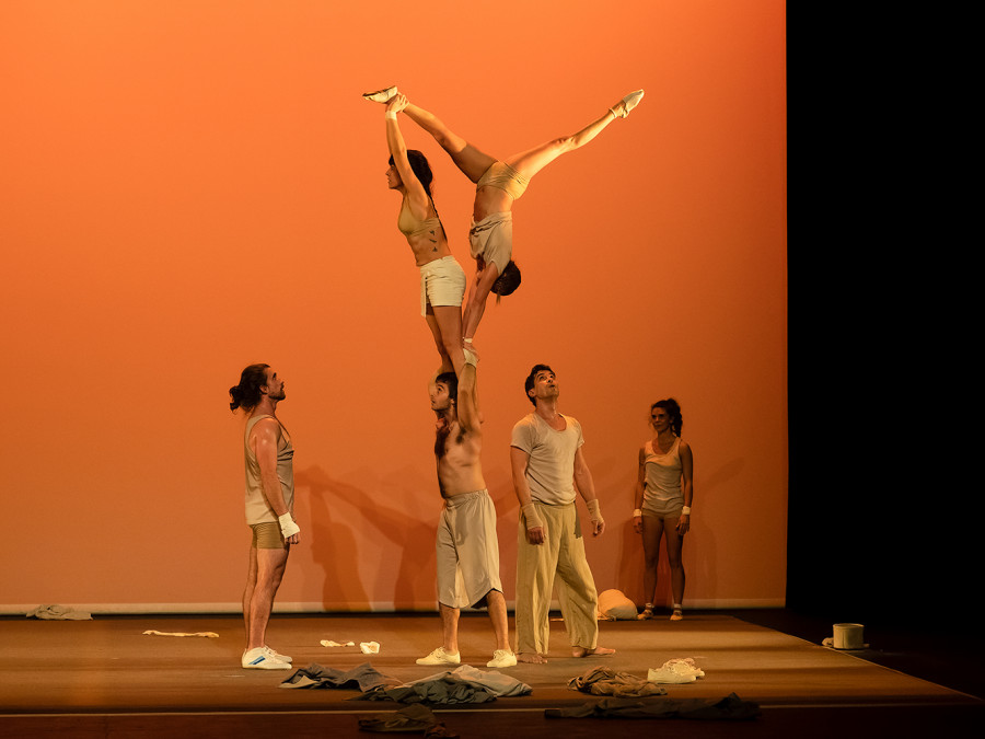 El espectáculo de acrobacias 'Desprovisto' llega al Teatro Principal de Santiago