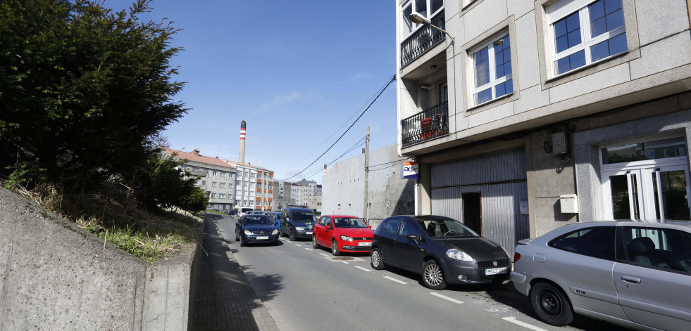 El Concello aprueba expropiar tres casas en Meicende para ampliar la travesía de Meirás