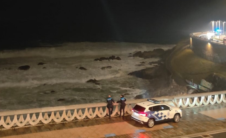 Recuperan el cuerpo sin vida de un joven de 21 años en la playa de As Amorosas