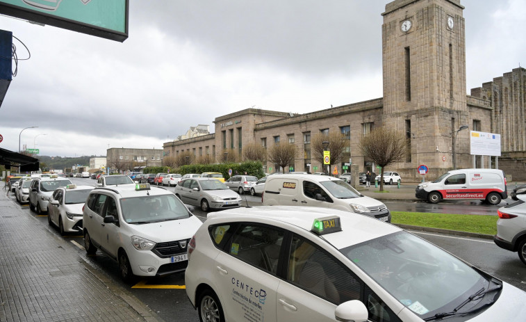 La parada de taxis de la estación de tren de A Coruña vuelve a cambiar de ubicación