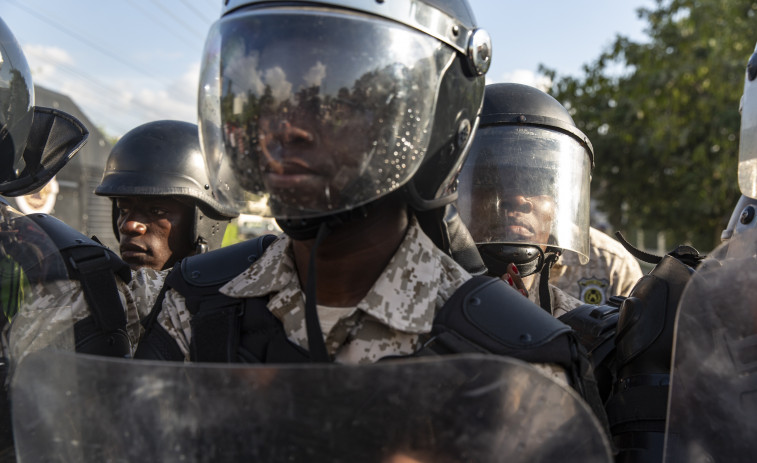 Bahamas incrementa la seguridad en el sur tras fuga masiva de miles de presos en Haití