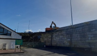 Retiran los restos del muro de la Vía Ártabra que se desplomó en Iñás