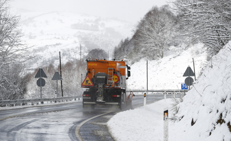 La borrasca Mónica cubre de agua y nieve la mayor parte de España