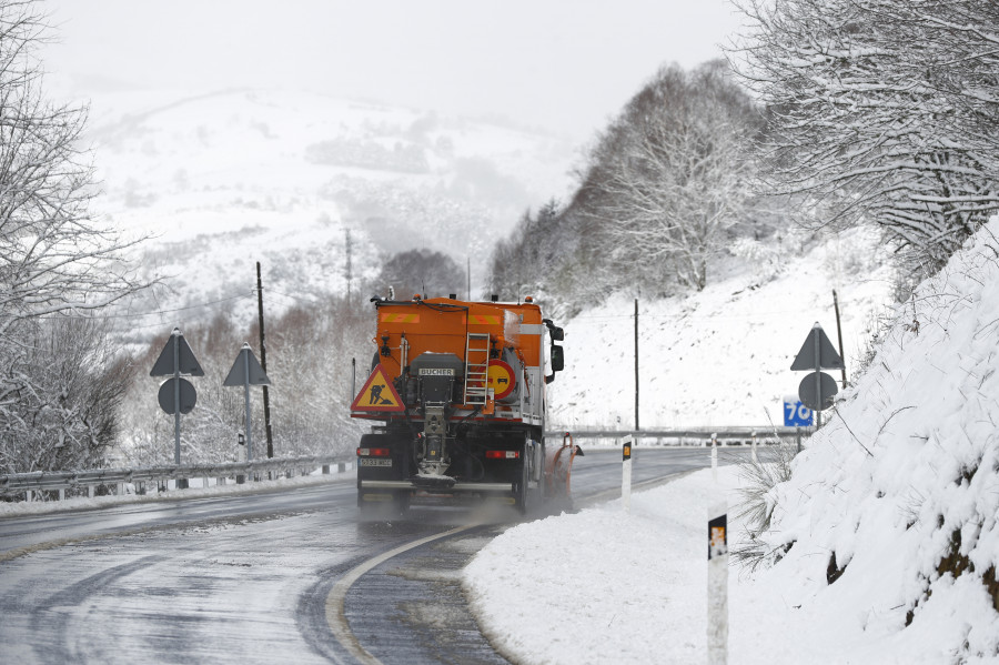 La borrasca Mónica cubre de agua y nieve la mayor parte de España