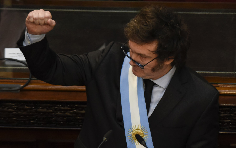 Milei y su gobierno se suben el sueldo un 48% en medio de recortes a los argentinos