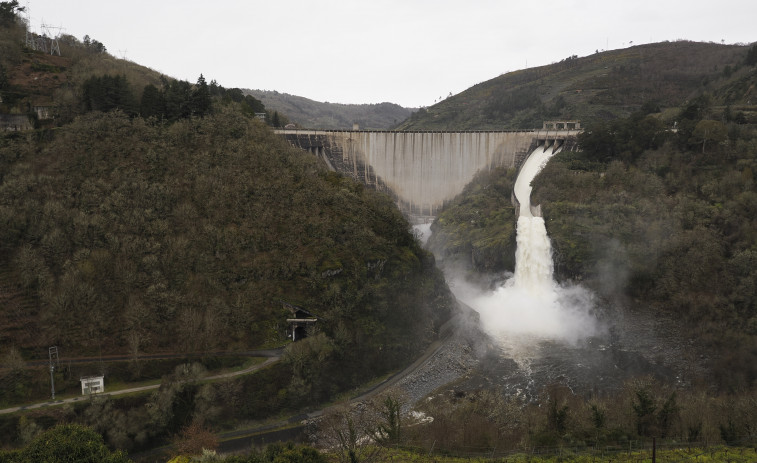 Los embalses gallegos siguen ganando agua y rozan el 90% de su capacidad