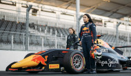 La piloto de F1 Hamda Al Qubaisi compite con los colores de Red Bull x Pepe Jeans