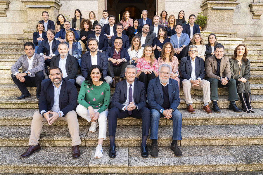 Rueda y los diputados del PPdeG recogen las credenciales a la espera de confirmar los cargos de la Mesa