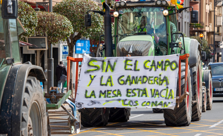 Bruselas ofrece propuestas al campo mientras los agricultores mantienen el pulso de las protestas