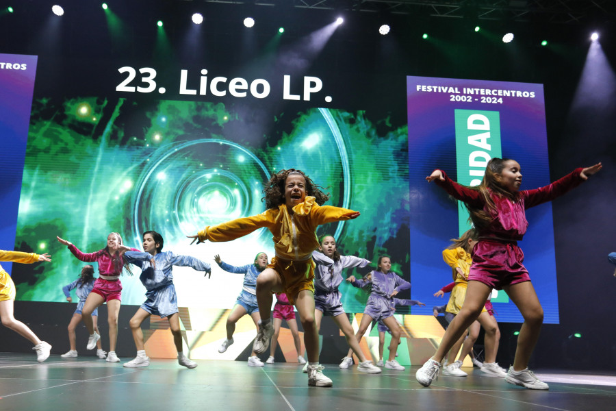 Más de mil escolares de A Coruña demuestran su talento en el festival Intercentros