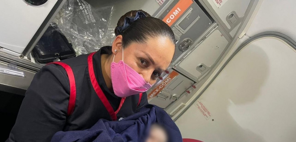 Una mujer da a luz en un avión de Aeroméxico