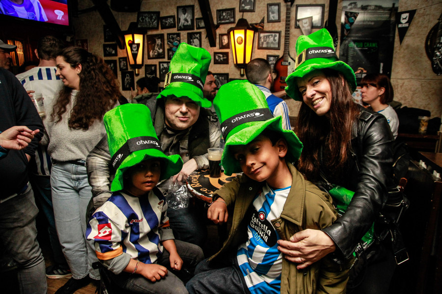 San Patricio riega A Coruña de cerveza, música y comida irlandesa