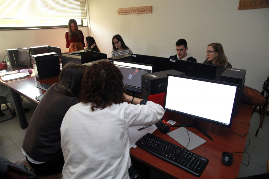 Aumenta el número de mujeres alumnas de Ingeniería Informática en A Coruña