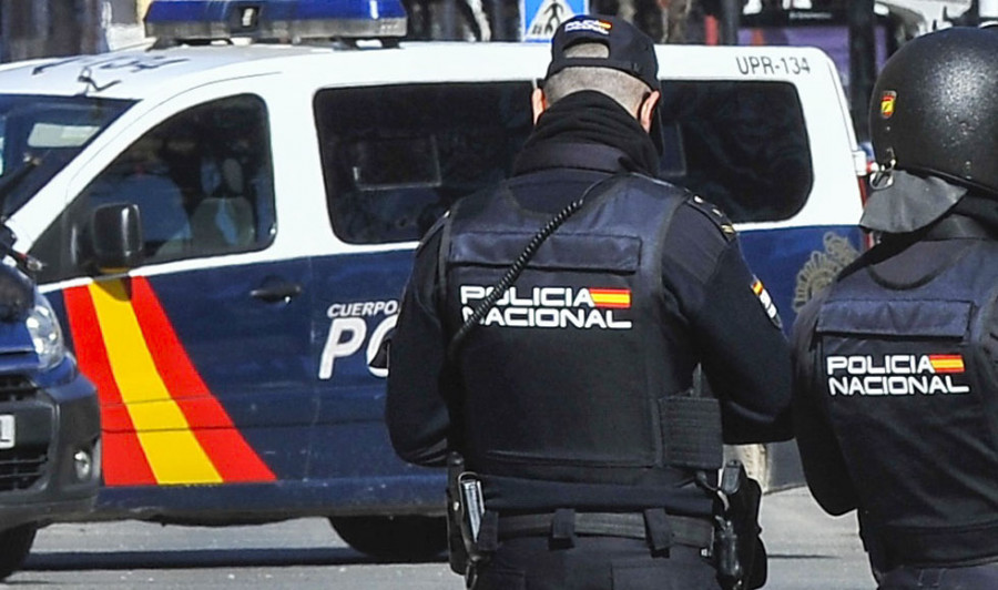 Los "tocamientos" a una mujer acaban con un varón detenido en la calle Rianxo de A Coruña