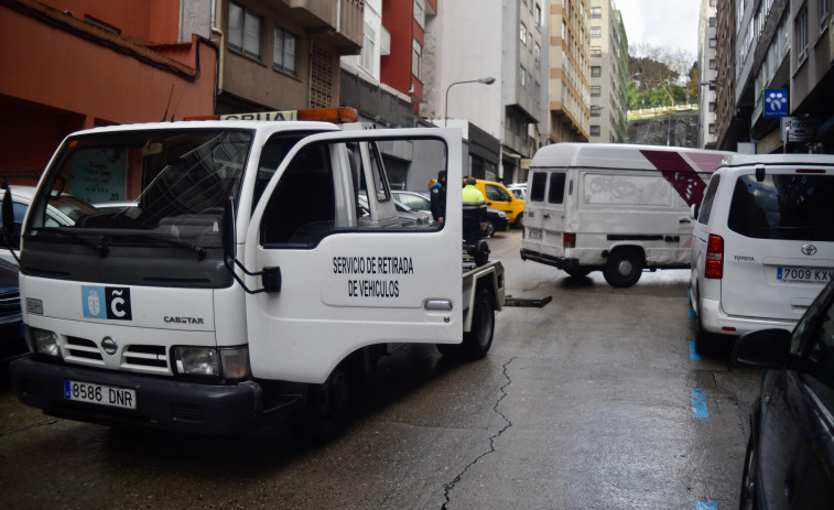 El BNG denuncia que la grúa municipal de A Coruña lleva casi tres años sin contrato