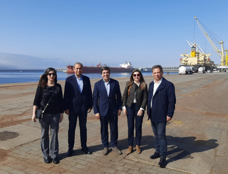 Los puertos de A Coruña y Aveiro estudian su colaboración en proyectos de eólica marina