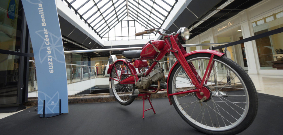 Cuatro Caminos expone por primera vez la legendaria moto Guzzi con la que César Bonilla repartía sus patatas