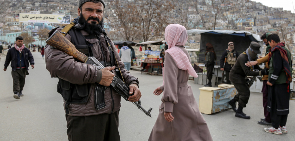 Los talibanes, a favor de reinstaurar la lapidación a las mujeres por adulterio