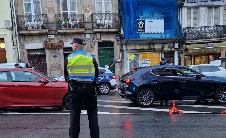 Cuatro accidentes contra el mobiliario urbano de A Coruña durante la madrugada