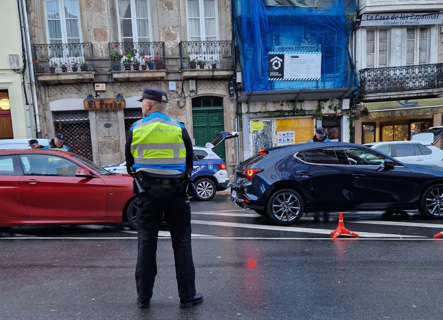 Cuatro accidentes contra el mobiliario urbano de A Coruña durante la madrugada