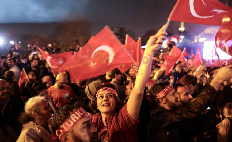 La oposición socialdemócrata se proclama vencedora en los comicios municipales en Turquía