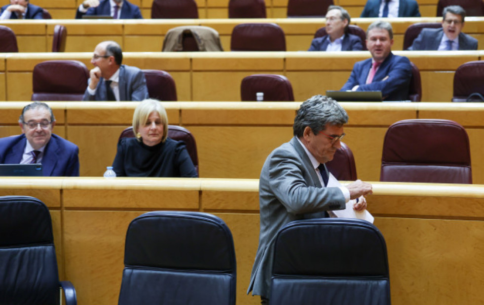 Escrivá se marcha del Senado sin usar su turno de réplica ante las interrupciones