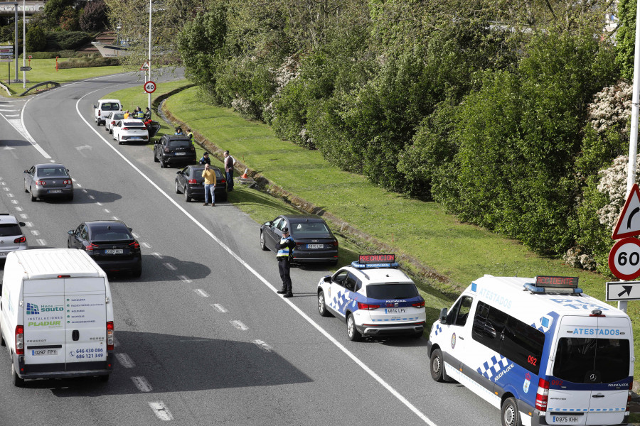 La Policía Local de A Coruña soluciona en tiempo récord un accidente múltiple en Alfonso Molina