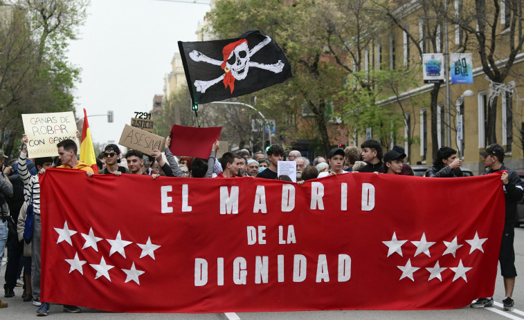 Una manifestación va hasta la sede del PP en Madrid para pedir la dimisión de Díaz Ayuso