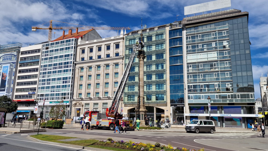 'Tic tac' para el reloj del Obelisco de A Coruña
