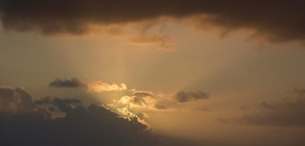 Las nubes privan a A Coruña de ver el eclipse