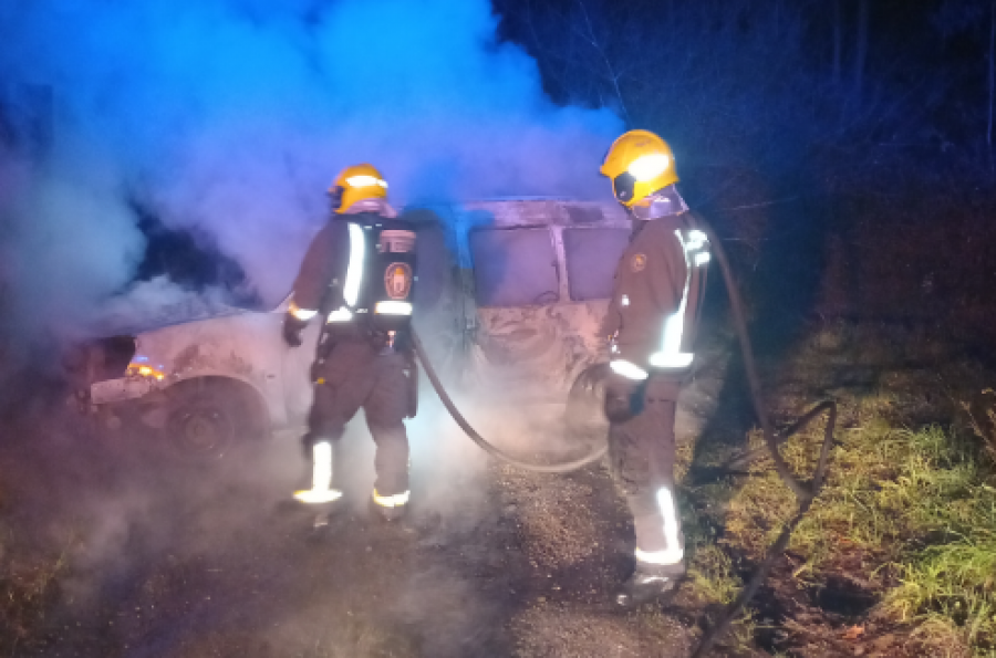 El fuego calcina un coche en Culleredo