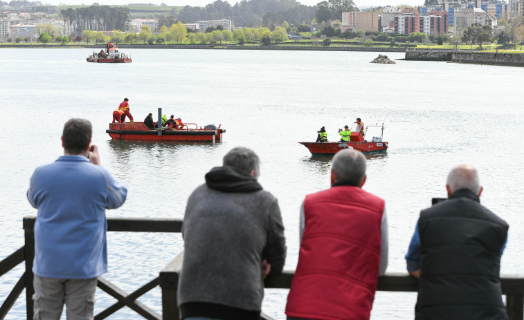 La Xunta permite continuar los trabajos preliminares de siembra de marisco en la ría de O Burgo