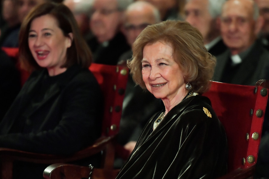 La reina Sofía permanece ingresada en Madrid sin pistas sobre cuándo recibirá el alta