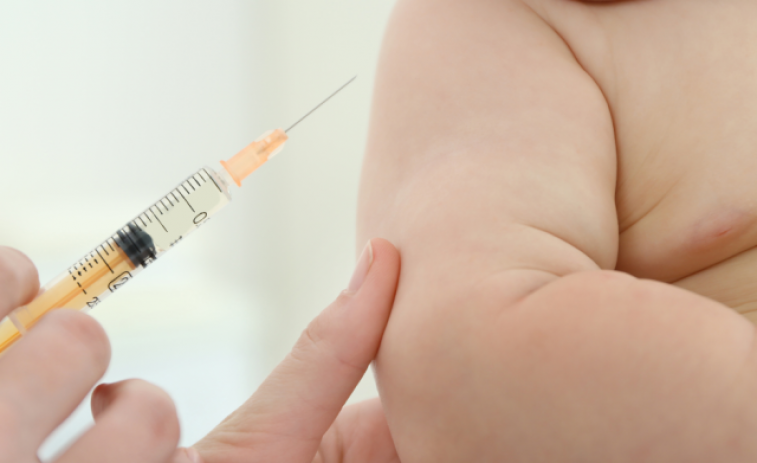 A Xunta inicia este luns a inmunización nos centros de saúde de nenos e nenas fronte ao virus respiratorio sincitial