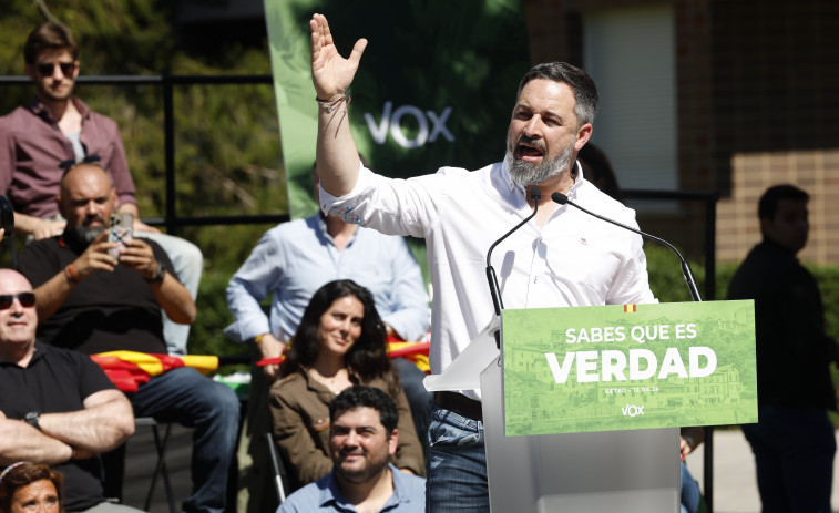 Detenida una persona tras el mitin de Abascal por lanzar un objeto que ha impactado contra un ertzaina
